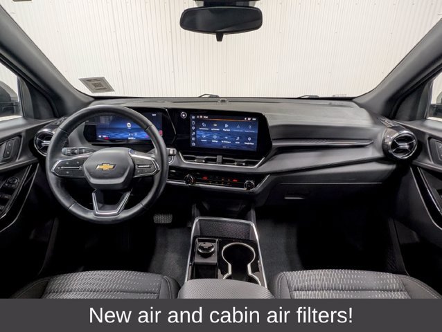 Used 2026 Chevrolet Equinox LT FWD image 3