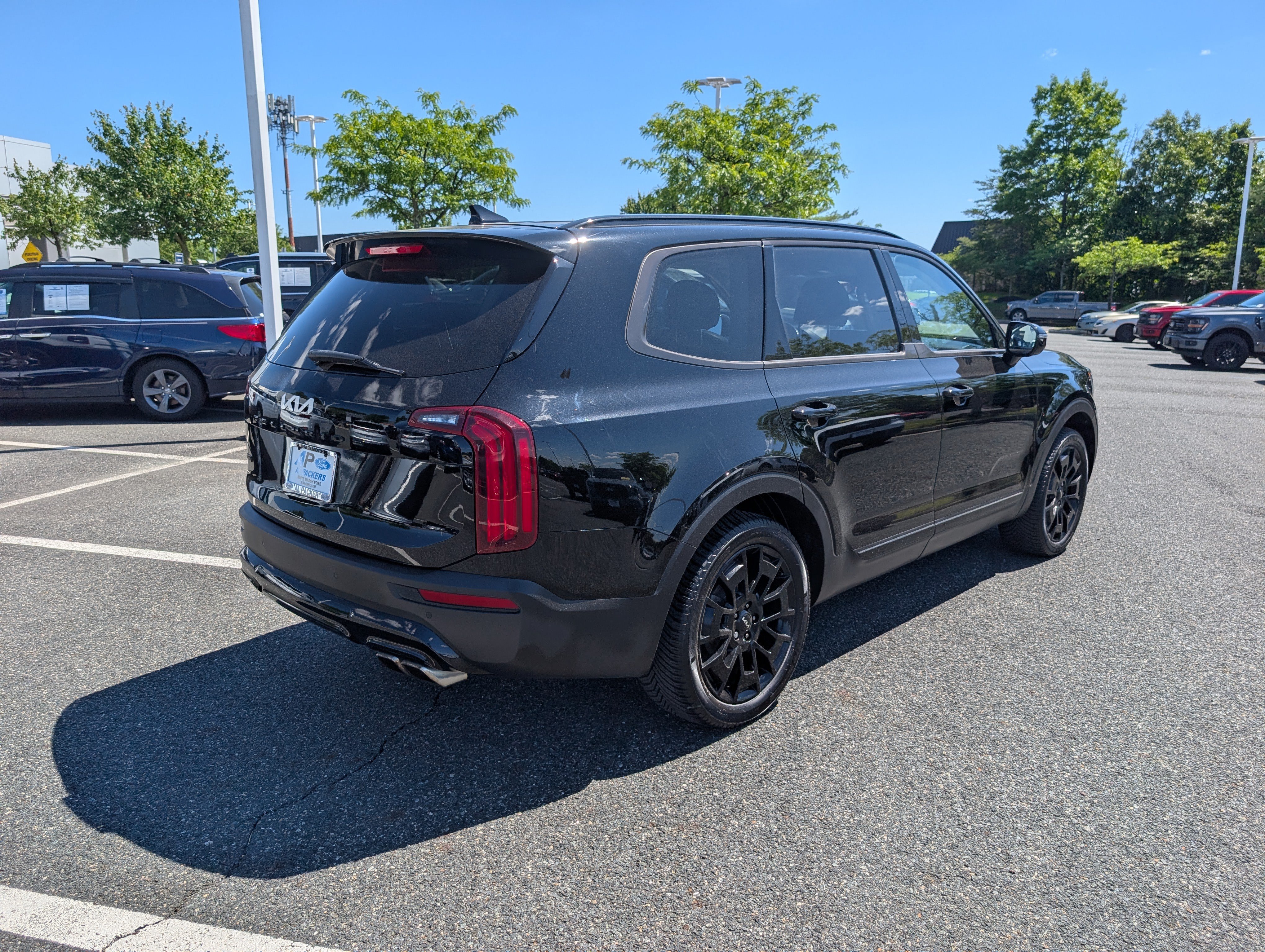 Used 2022 Kia Telluride SX w/ SX Prestige Package AWD/4WD image 3