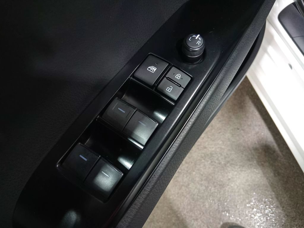 Used 2025 Toyota Camry SE w/ Convenience Package FWD image 19