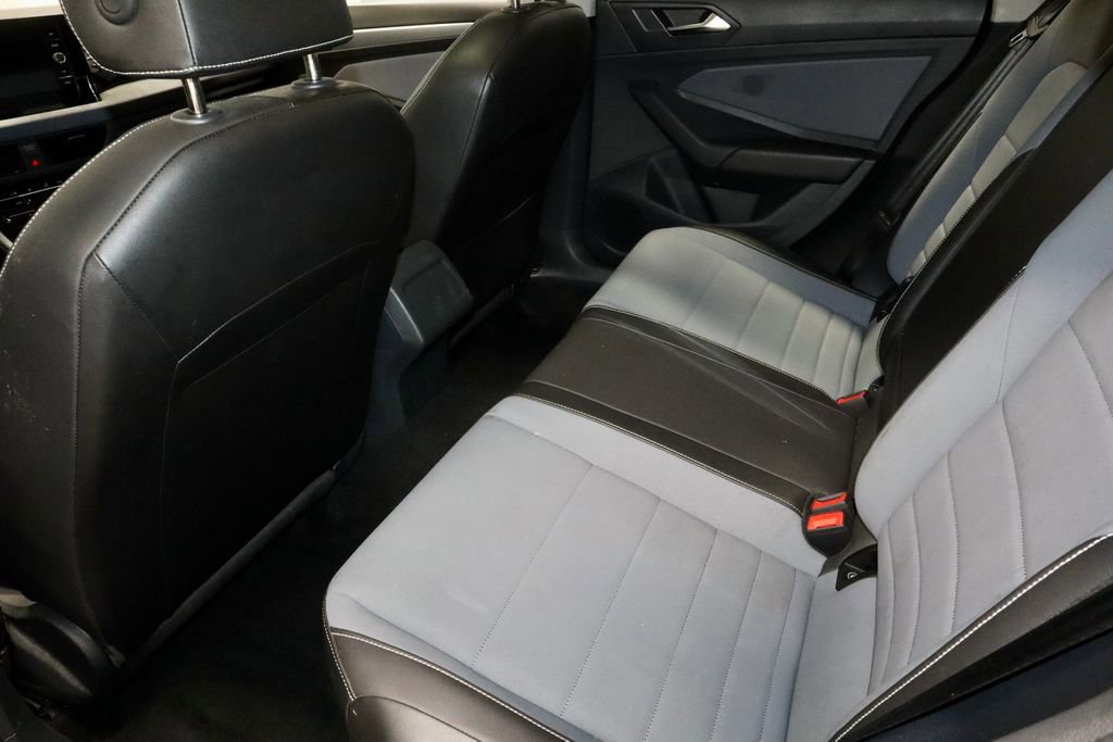 Used 2025 Volkswagen Jetta SE image 21