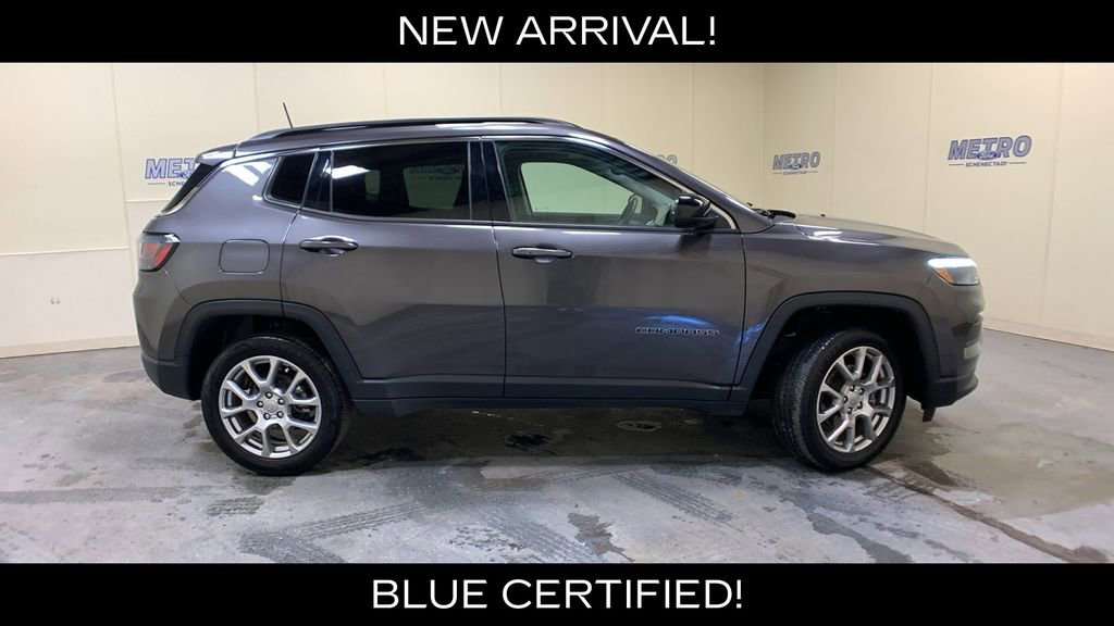 Used 2022 Jeep Compass Latitude w/ Sun and Sound Group AWD/4WD image 2