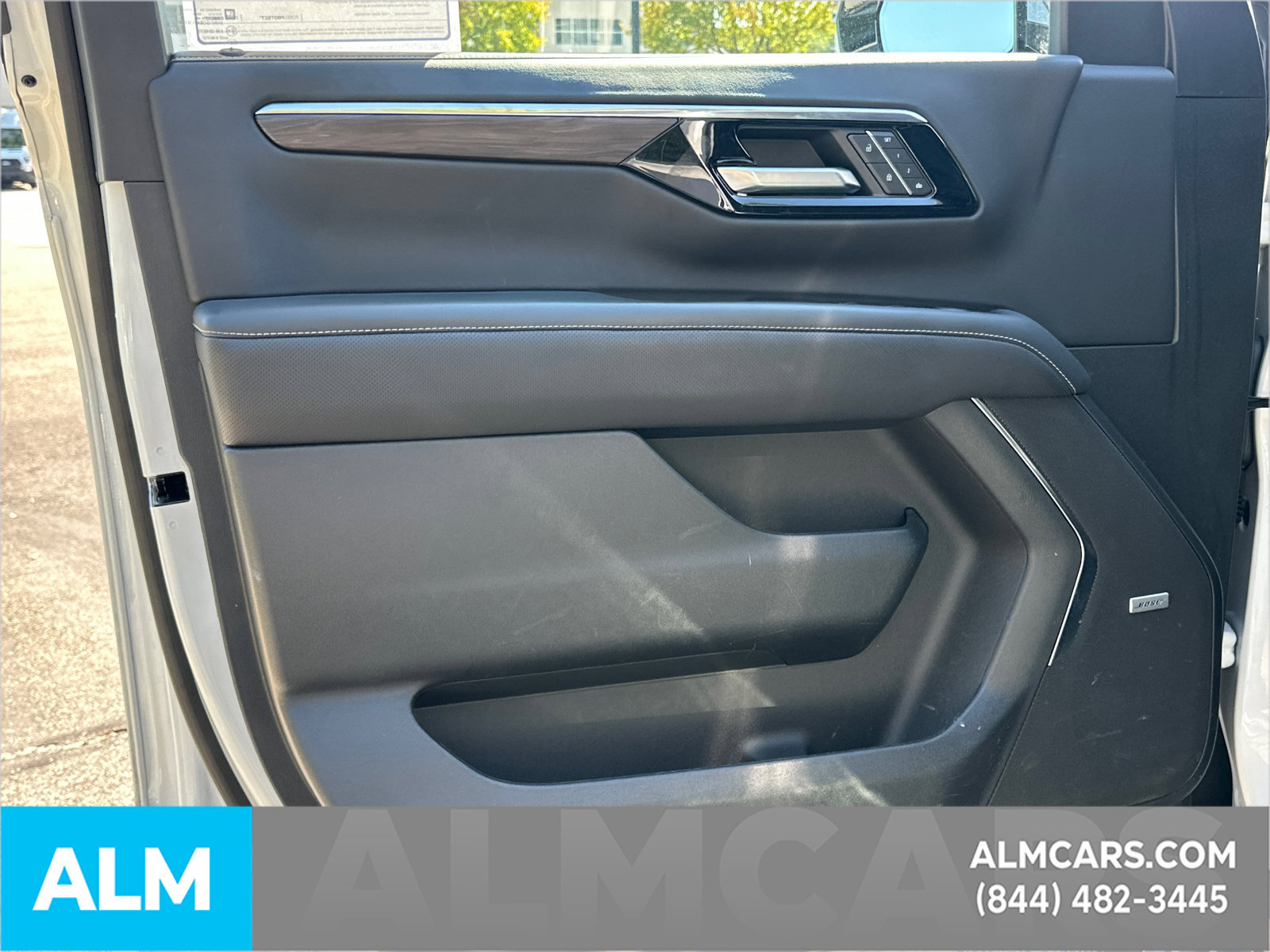 Used 2025 Chevrolet Tahoe Premier AWD/4WD image 11