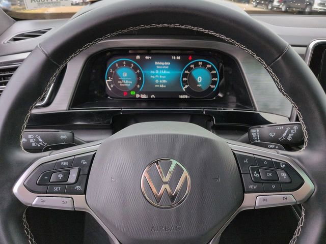 Used 2024 Volkswagen Atlas Cross Sport SE image 28