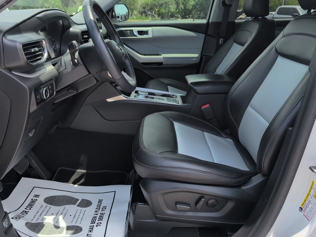 Certified 2023 Ford Explorer XLT w/ Equipment Group 202A RWD image 8