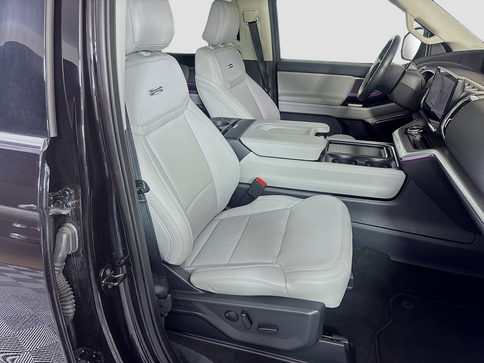 Certified 2025 Ford Expedition Platinum AWD/4WD image 31