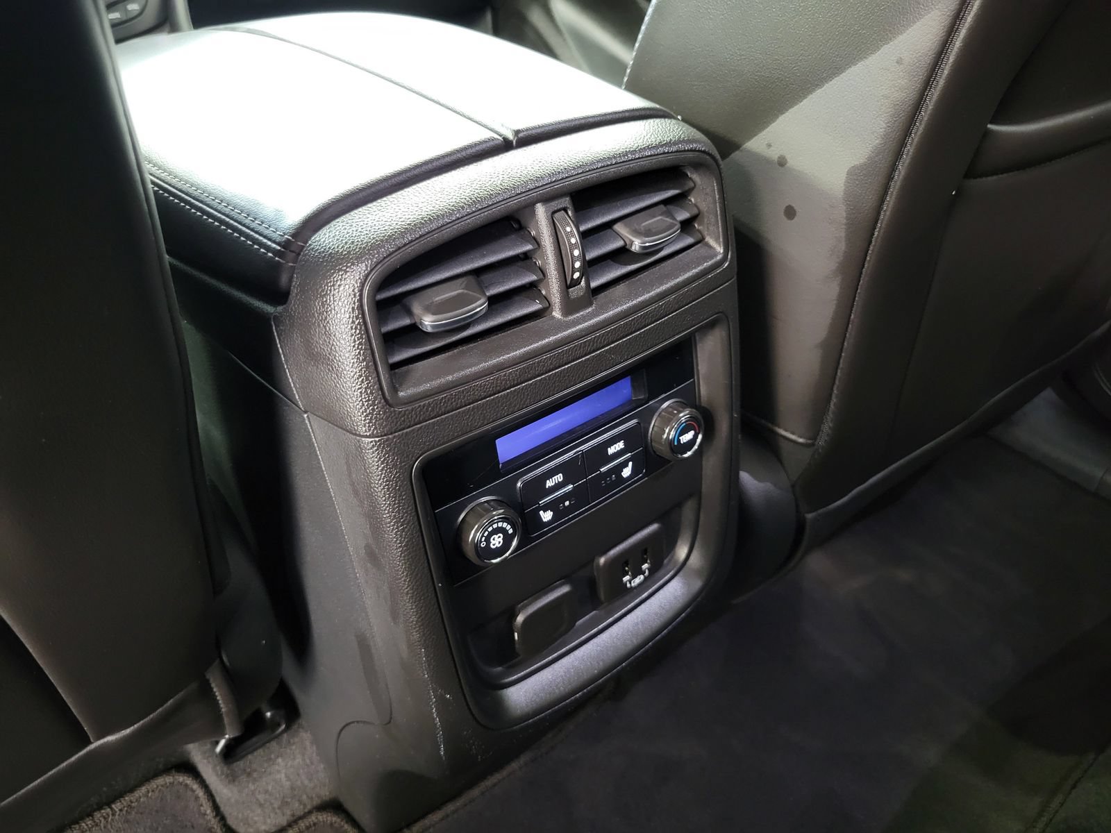 Used 2020 Buick Envision Essence AWD/4WD image 29