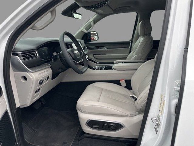 Used 2024 Jeep Wagoneer Series II w/ Flexible Seating Group AWD/4WD image 3