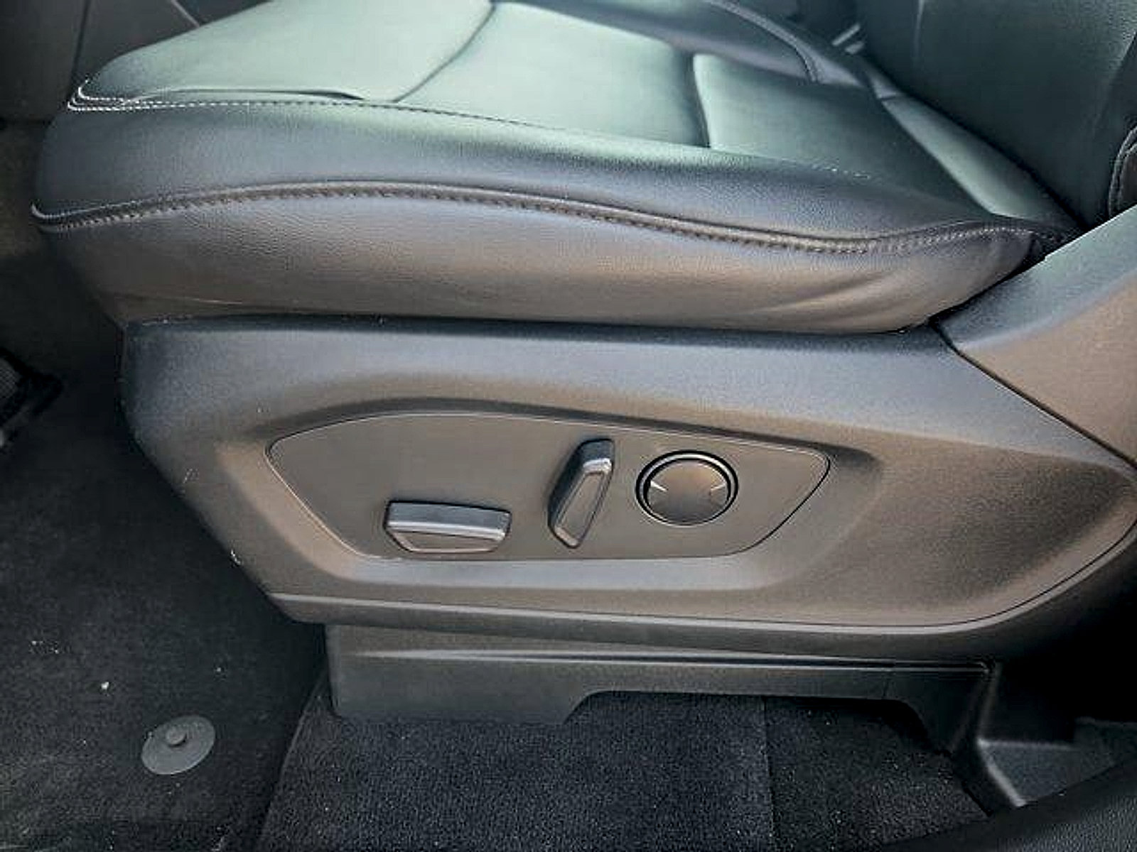 Certified 2023 Ford Explorer XLT w/ Equipment Group 202A AWD/4WD image 12