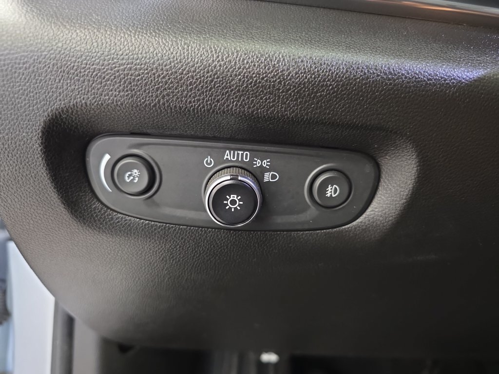 Used 2020 Chevrolet Traverse LT FWD image 24