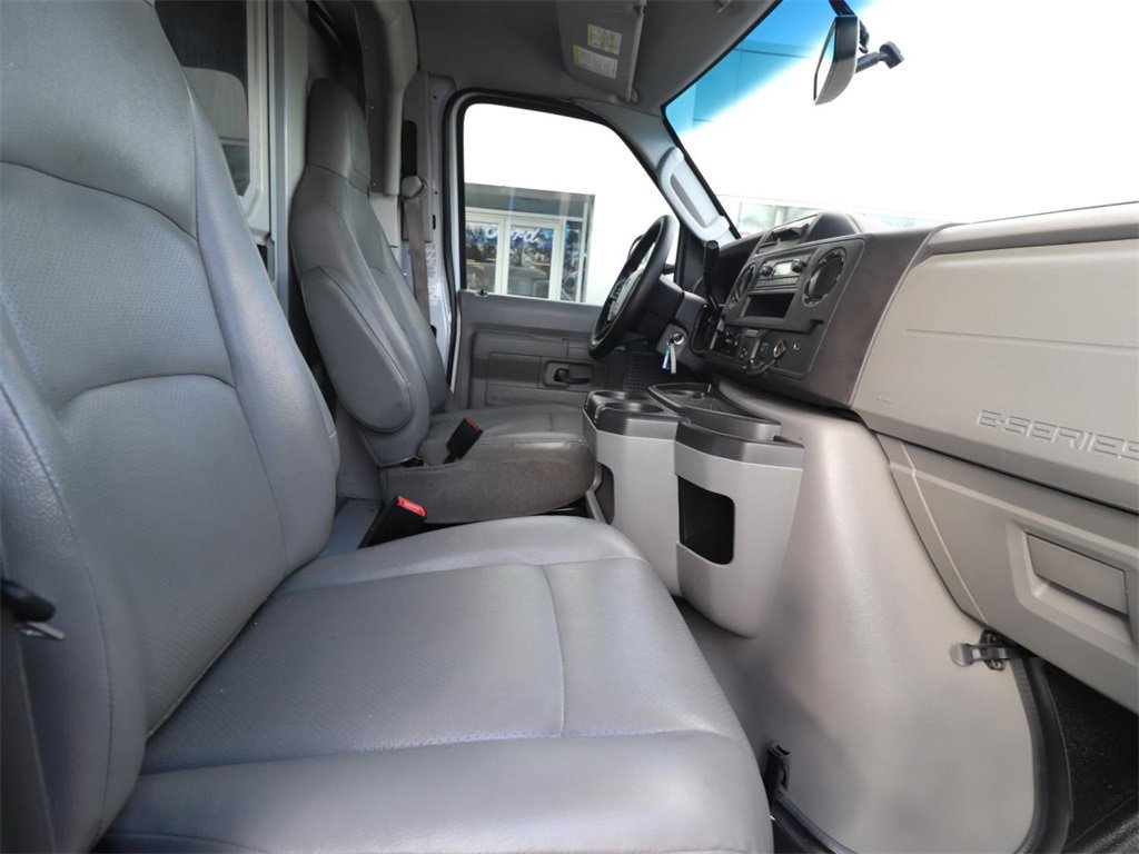 Certified 2022 Ford E-450 and Econoline 450 Super Duty w/ Power Windows & Locks Group image 13