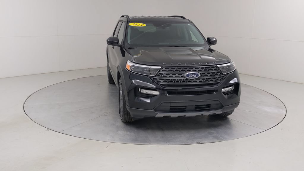 Certified 2024 Ford Explorer XLT w/ Equipment Group 202A AWD/4WD image 10