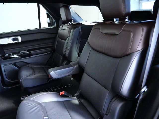 Certified 2023 Ford Explorer Platinum w/ Technology Package AWD/4WD image 15