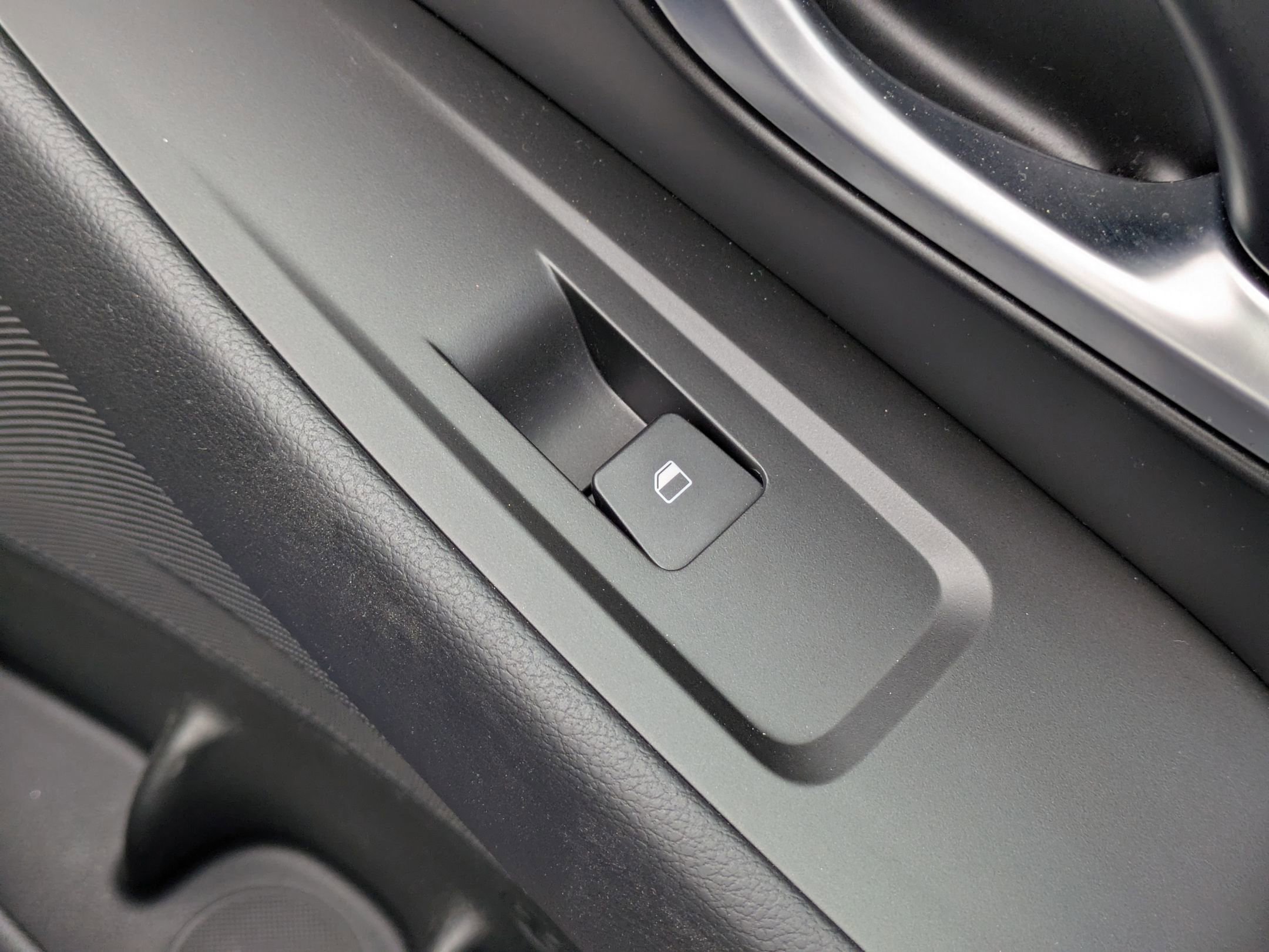 Used 2018 Hyundai Elantra GT image 32