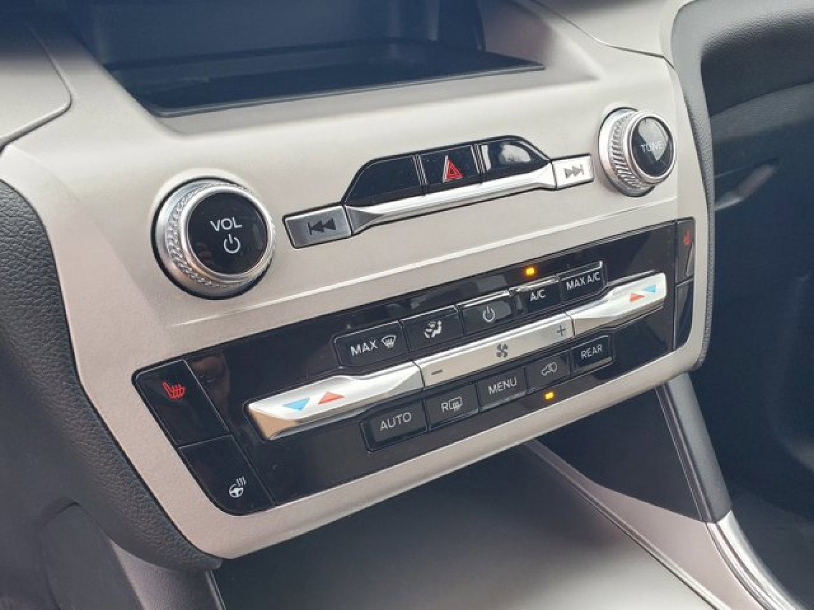 Certified 2022 Ford Explorer XLT w/ Equipment Group 202A image 24