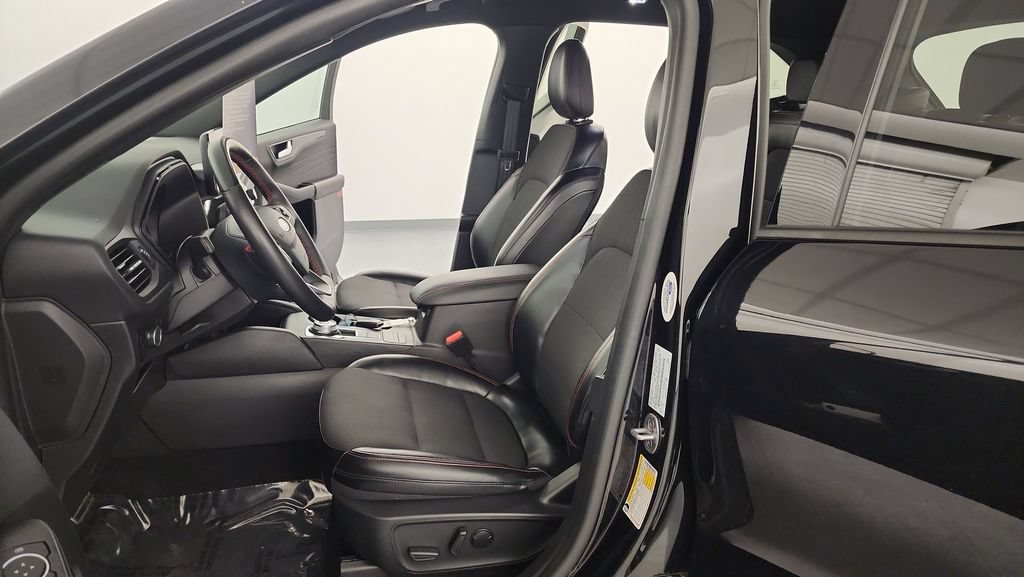 Certified 2024 Ford Escape ST-Line AWD/4WD image 15