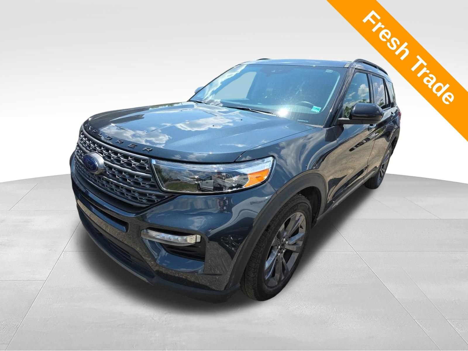 Certified 2024 Ford Explorer XLT w/ Equipment Group 202A AWD/4WD image 1