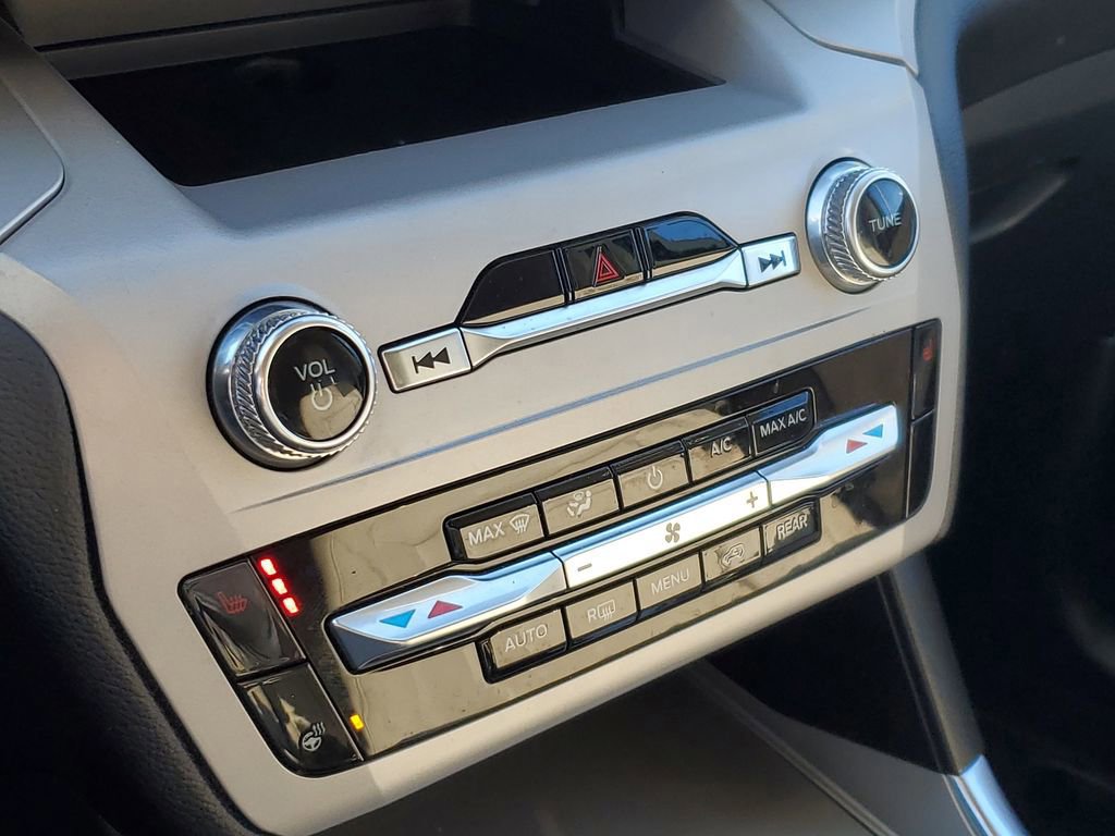 Certified 2023 Ford Explorer XLT w/ Equipment Group 202A image 18