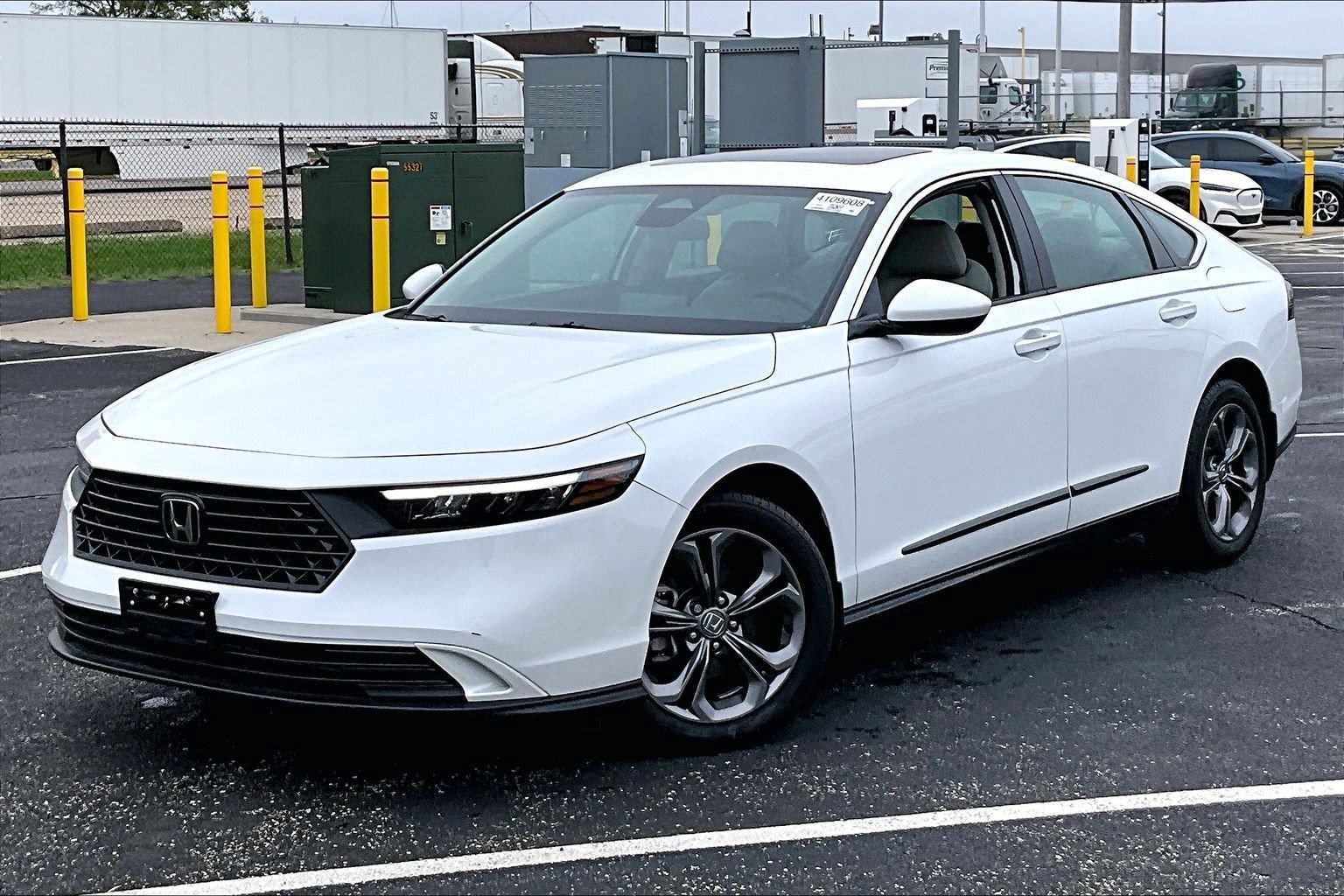 Used 2023 Honda Accord EX image 8