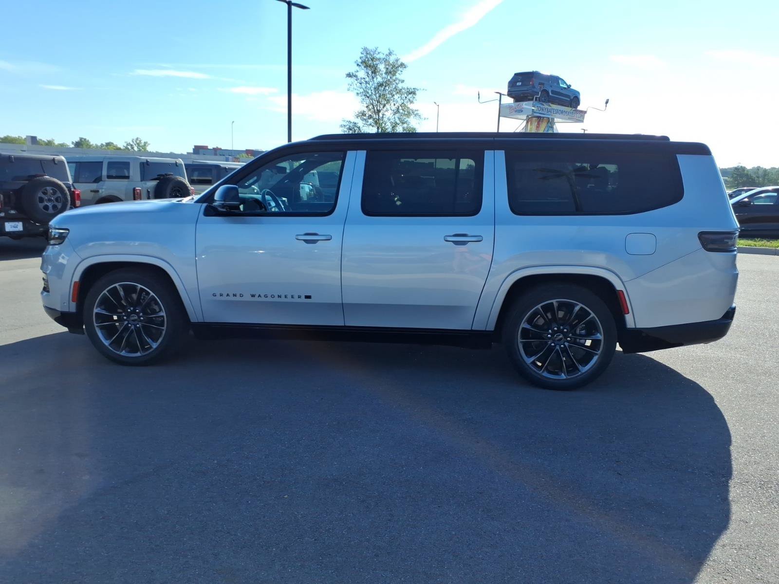 Used 2024 Jeep Grand Wagoneer L Series III w/ Quick Order Packagew 28T AWD/4WD image 6