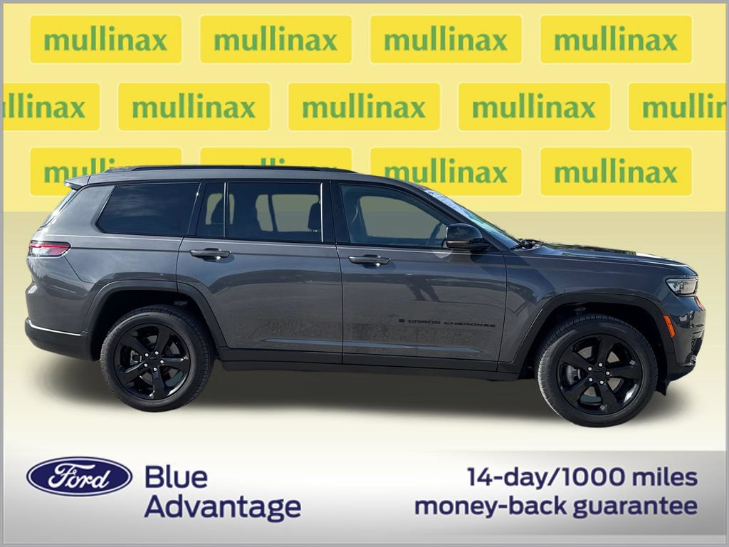 Used 2023 Jeep Grand Cherokee L Laredo RWD image 2