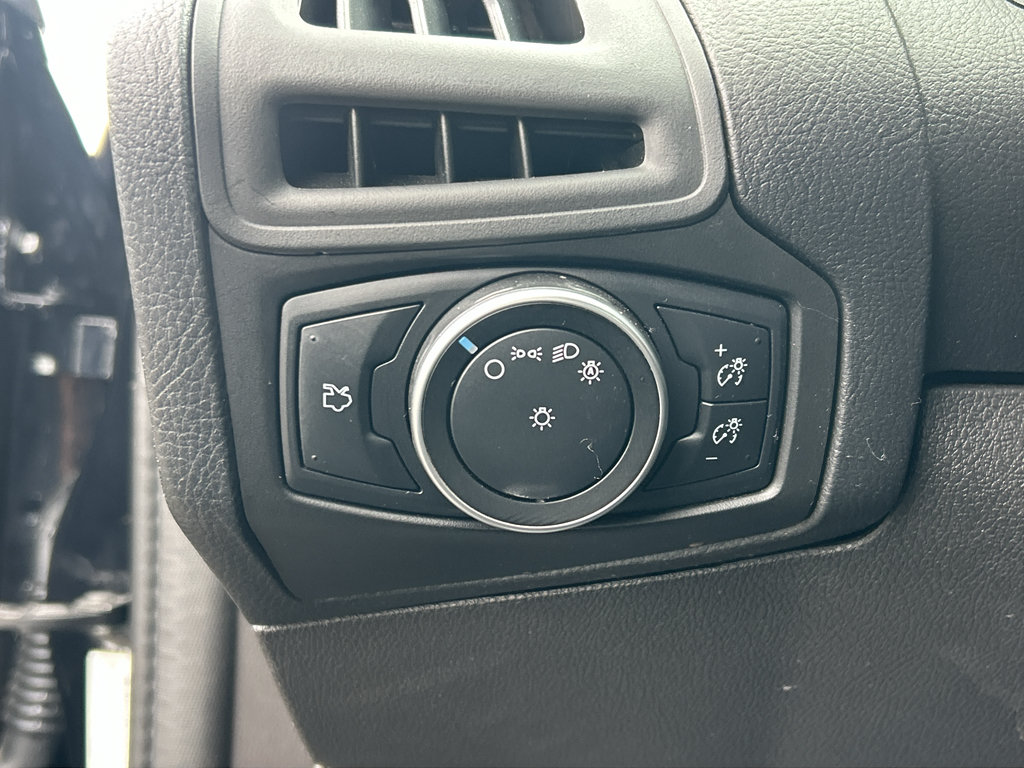 Certified 2017 Ford Focus SE FWD image 15