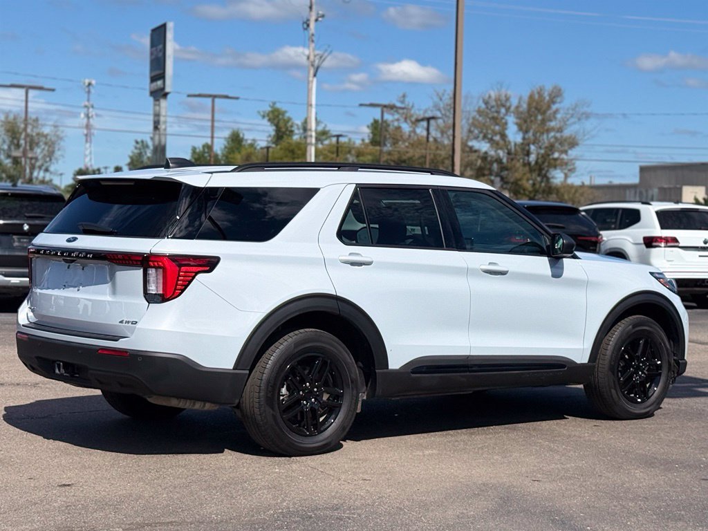 Certified 2026 Ford Explorer Active AWD/4WD image 33