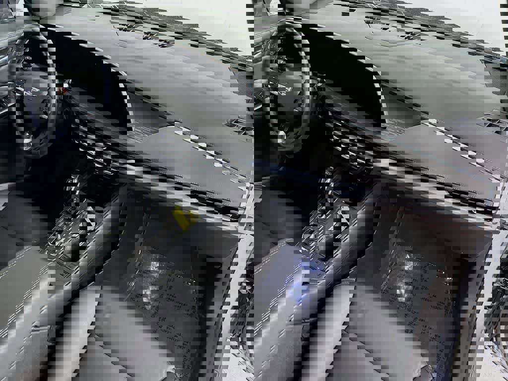 Used 2025 Cadillac XT4 Premium Luxury image 31