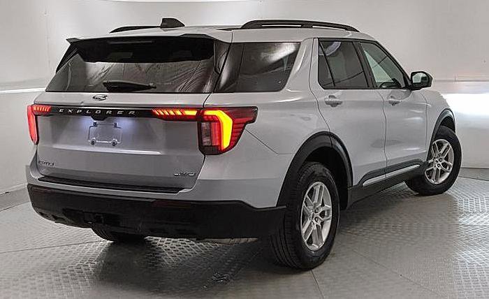 Certified 2025 Ford Explorer Active image 4