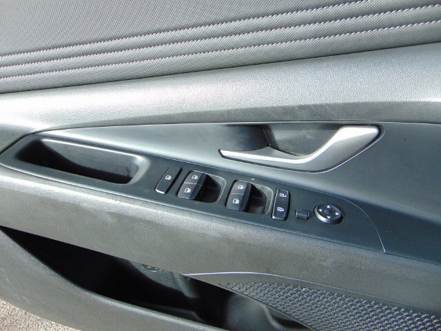 Used 2025 Hyundai Elantra Limited FWD image 20