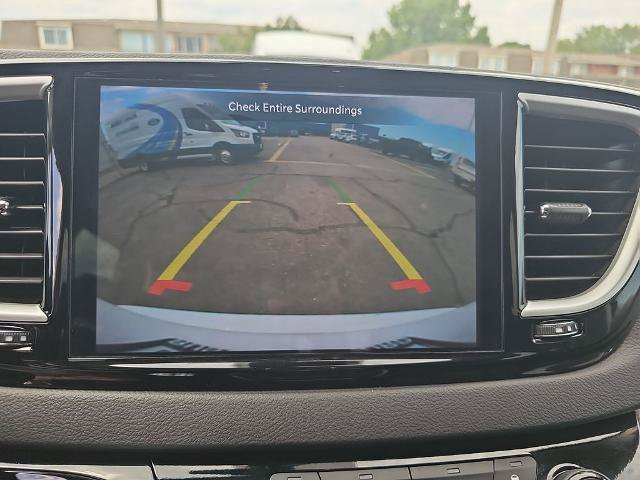 Used 2024 Chrysler Pacifica Touring-L FWD image 21