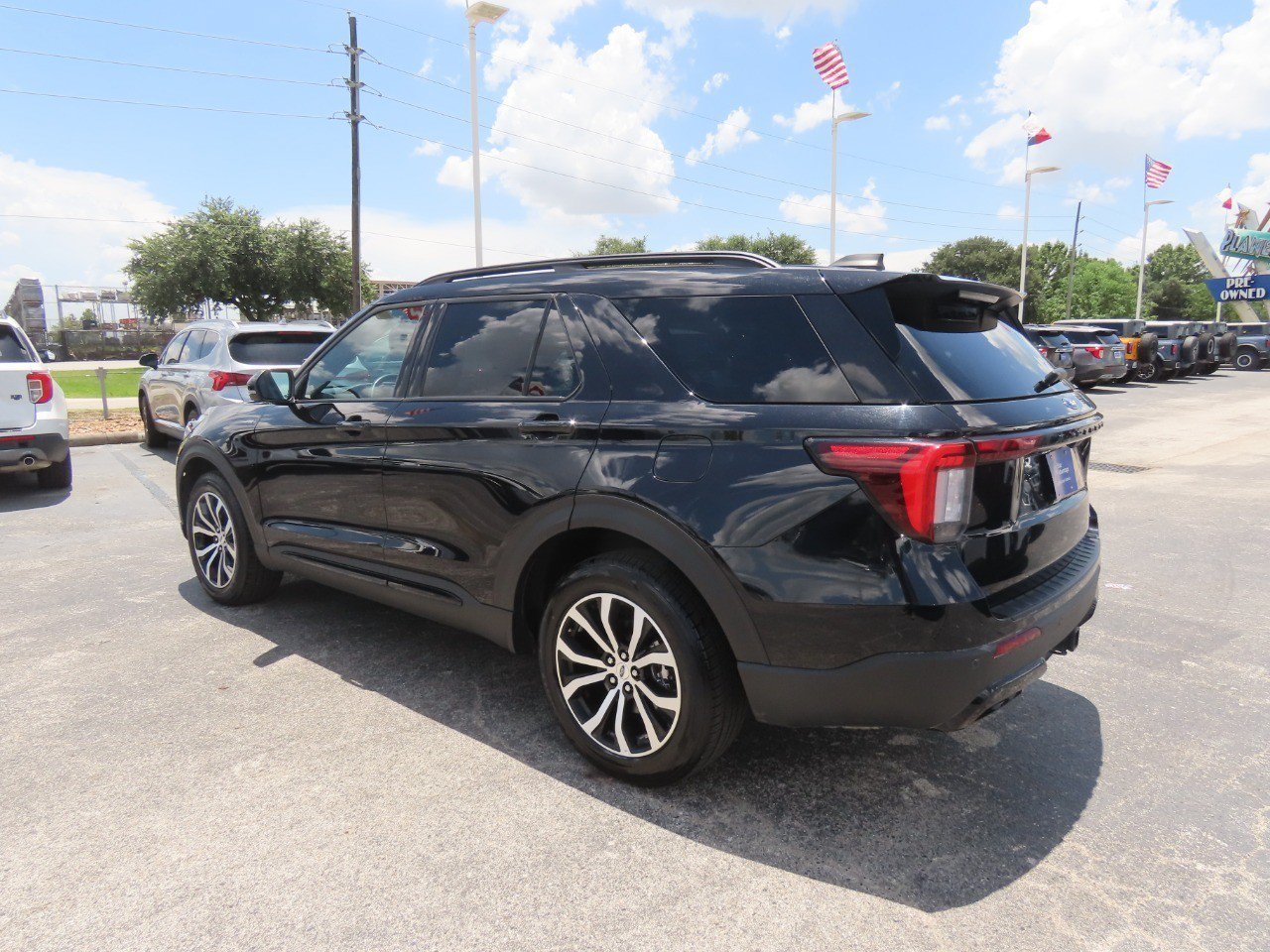 Certified 2025 Ford Explorer ST-Line AWD/4WD image 17