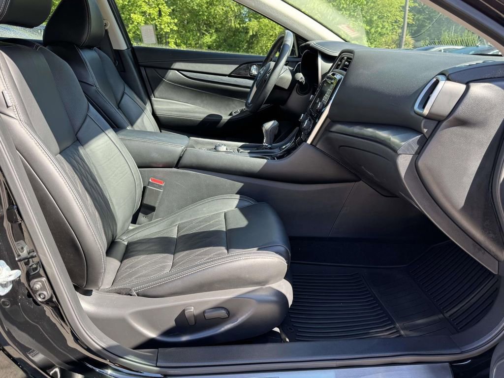 Used 2023 Nissan Maxima Platinum w/ Sport Mat Group FWD image 13