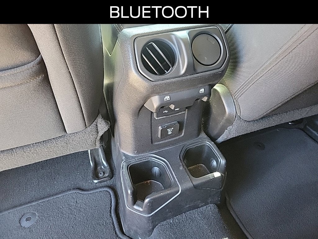 Used 2019 Jeep Wrangler Unlimited Sahara AWD/4WD image 10