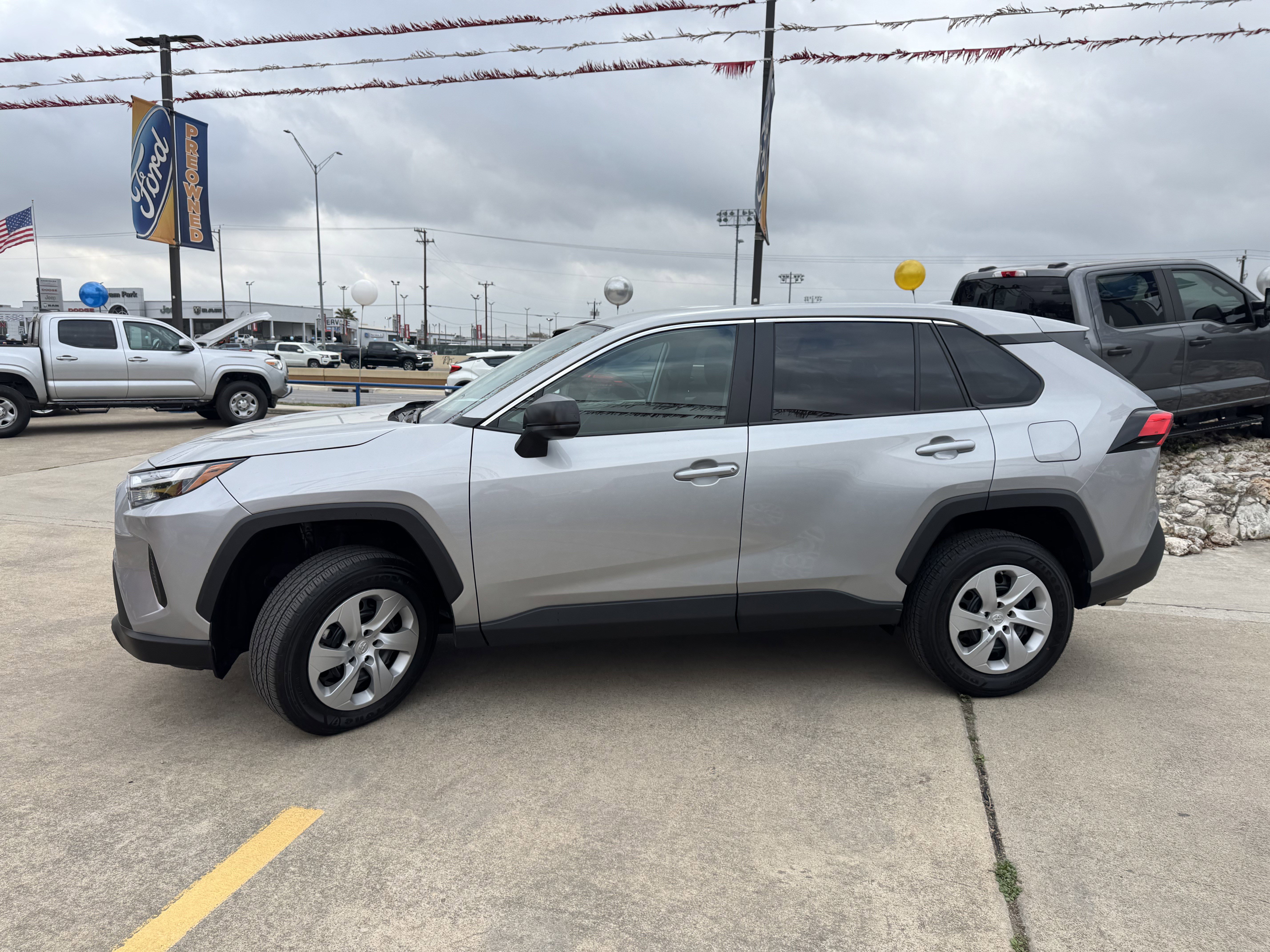Used 2025 Toyota RAV4 LE image 11