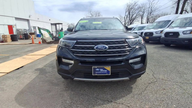 Certified 2022 Ford Explorer XLT w/ Equipment Group 202A image 3