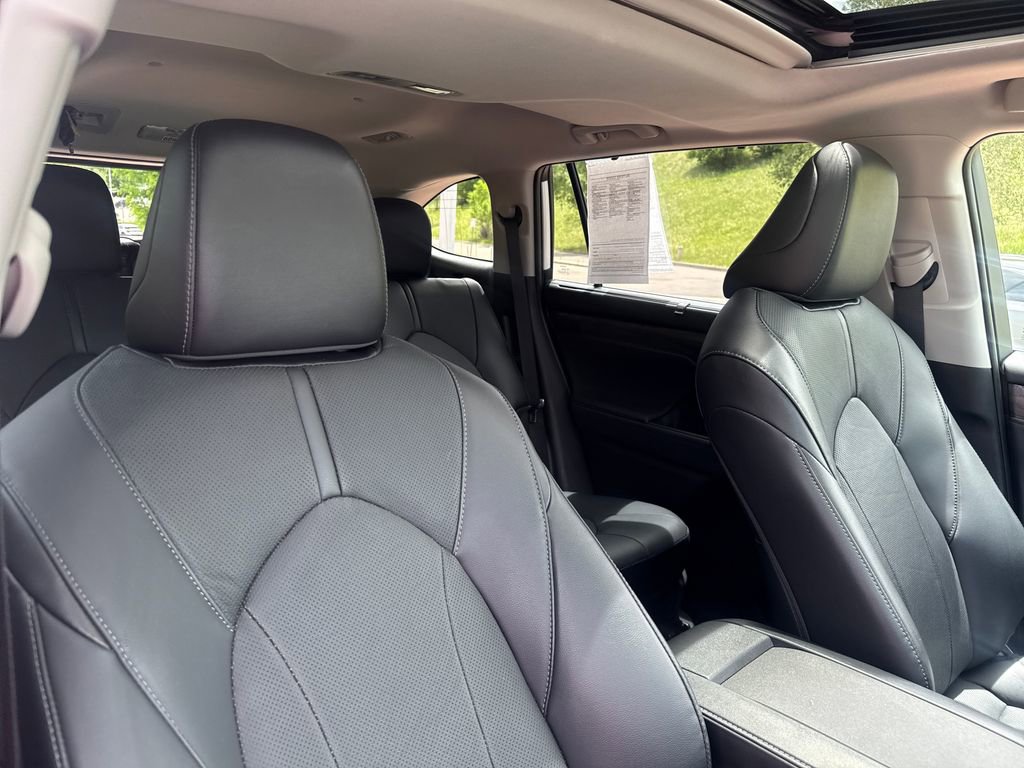 Used 2023 Toyota Highlander Limited AWD/4WD image 33