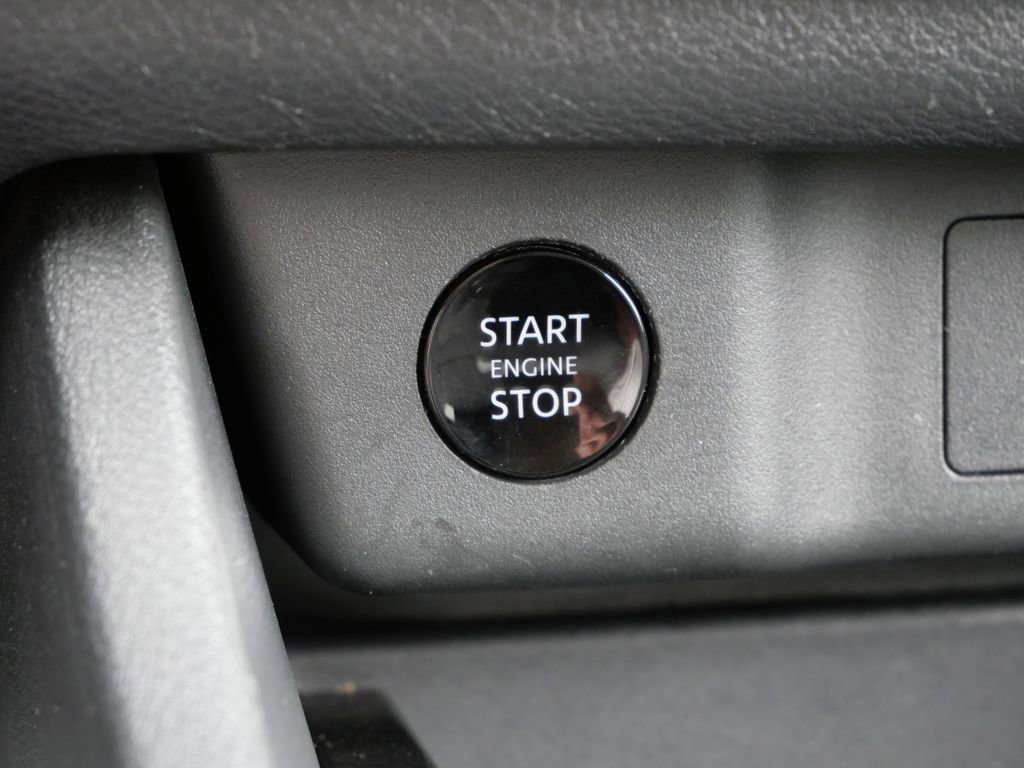 Used 2024 Nissan Rogue SV AWD/4WD image 30