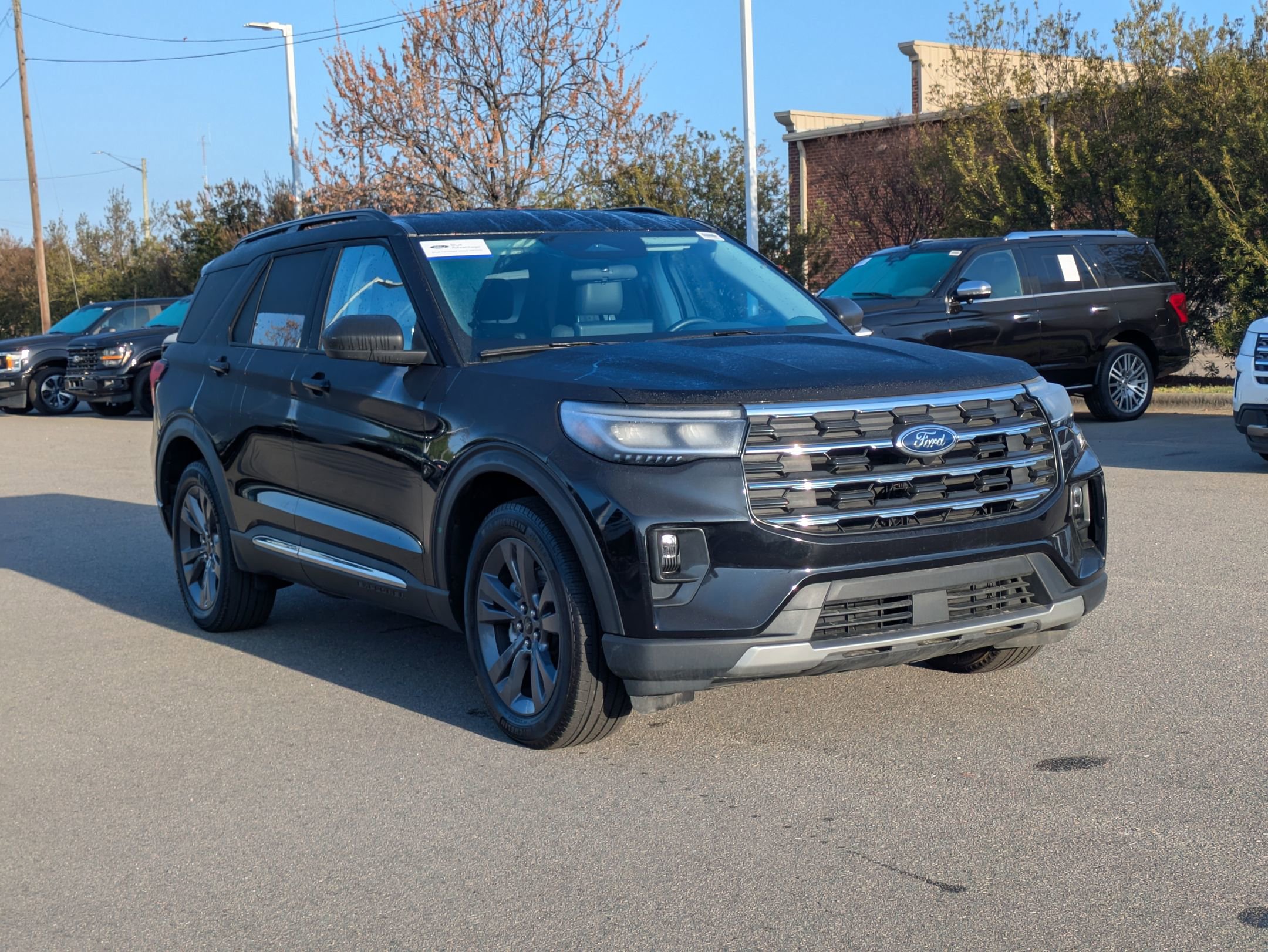 Certified 2025 Ford Explorer Active w/ Active Comfort Package AWD/4WD image 2