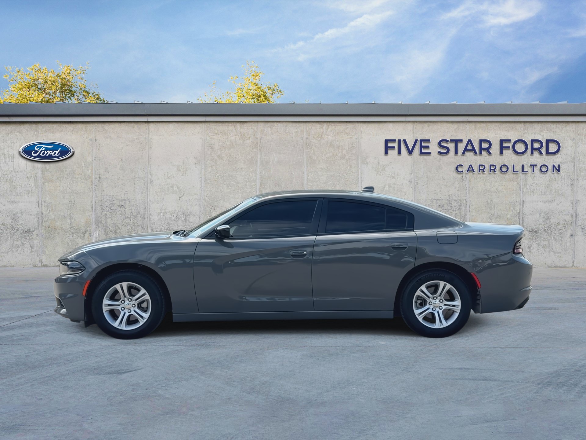 Used 2023 Dodge Charger SXT RWD image 5