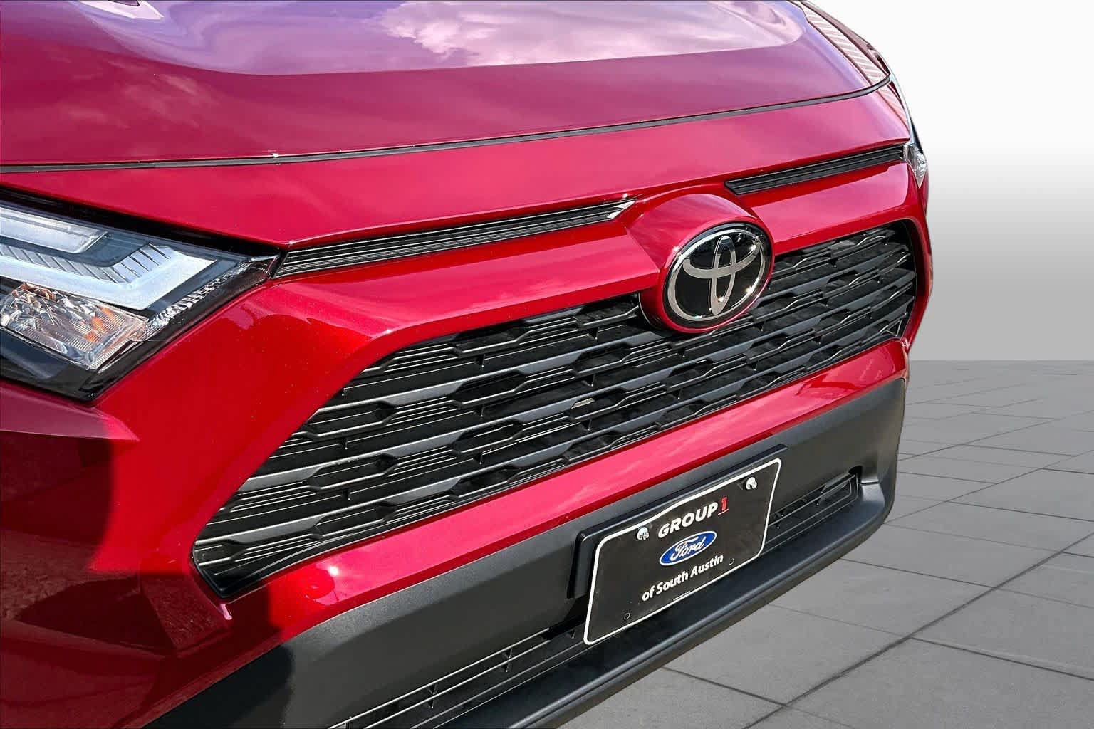 Used 2025 Toyota RAV4 LE FWD image 30