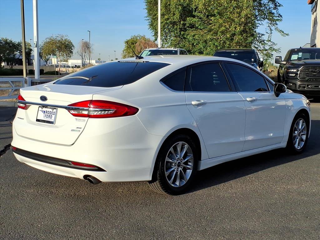 Certified 2017 Ford Fusion SE image 3
