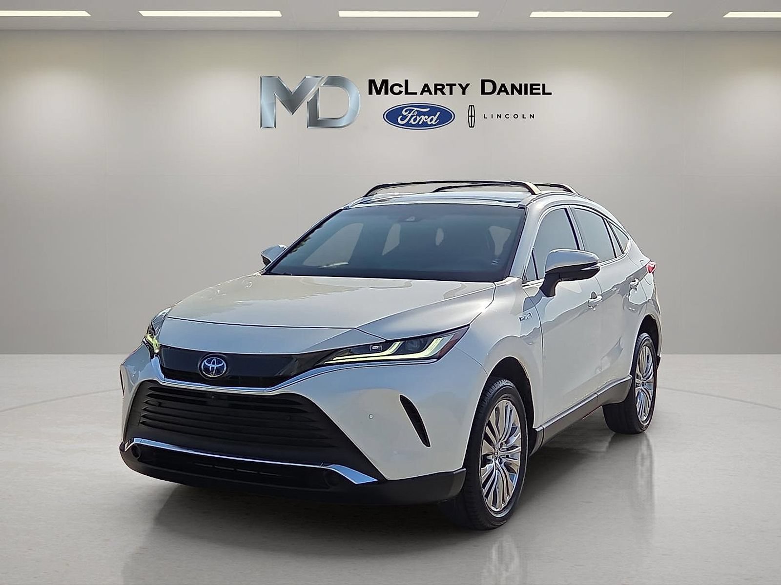 Used 2021 Toyota Venza Limited AWD/4WD image 2
