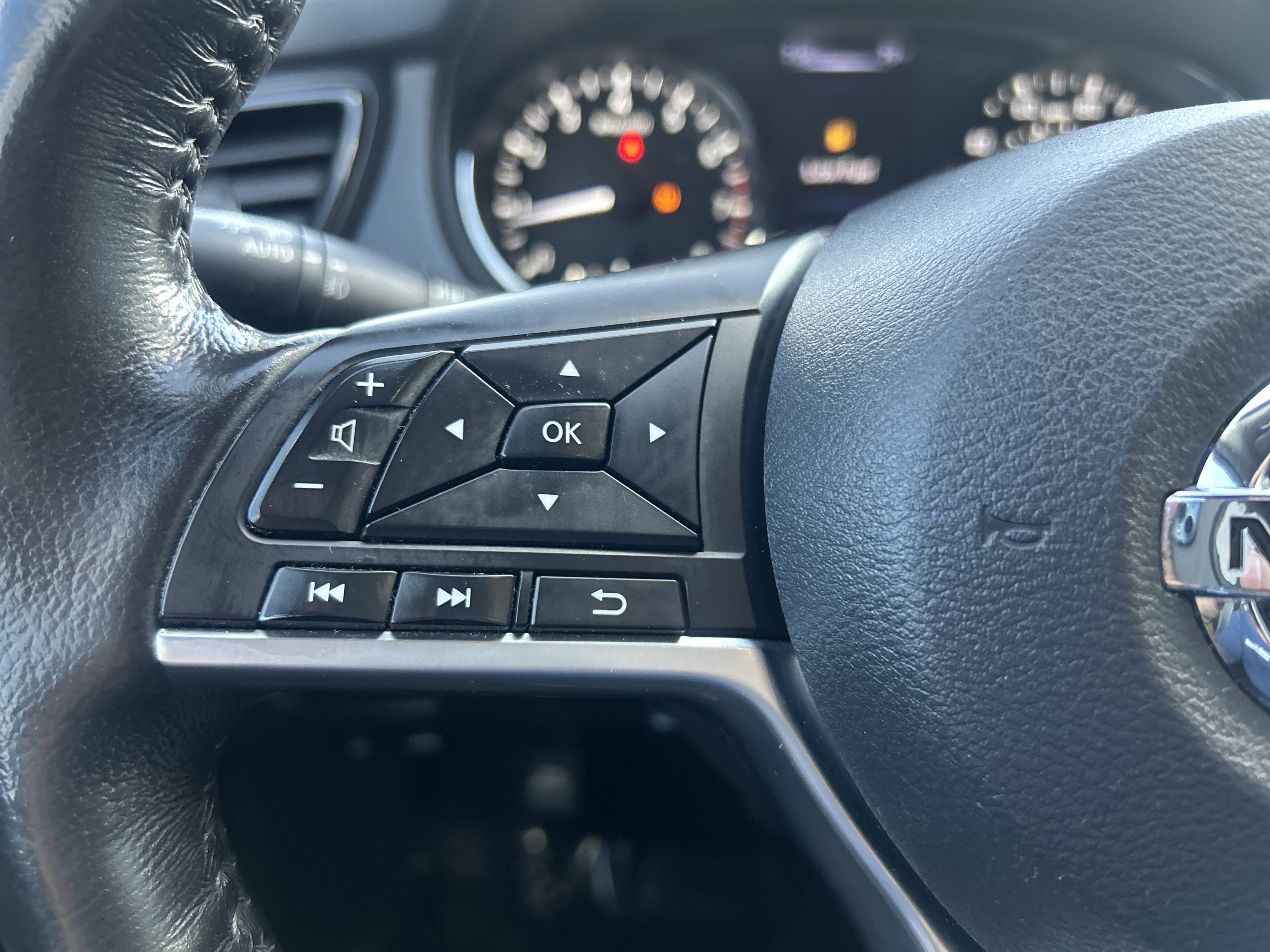 Used 2018 Nissan Rogue Sport SV w/ SV All-Weather Package image 17