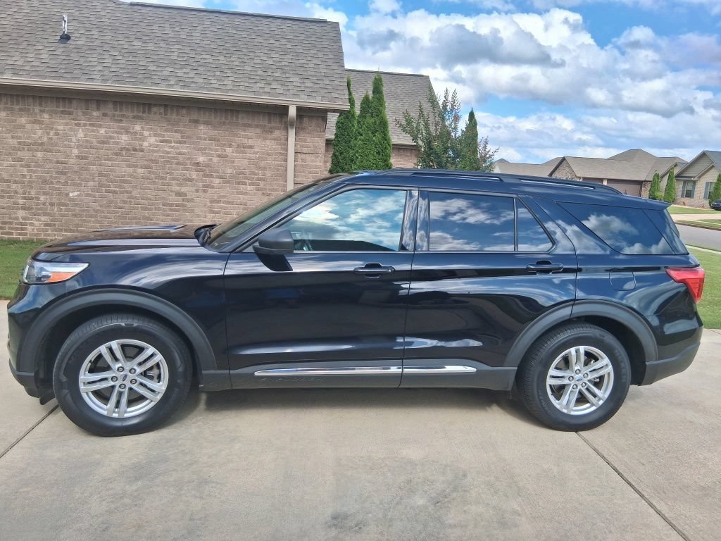 Certified 2023 Ford Explorer XLT RWD image 1
