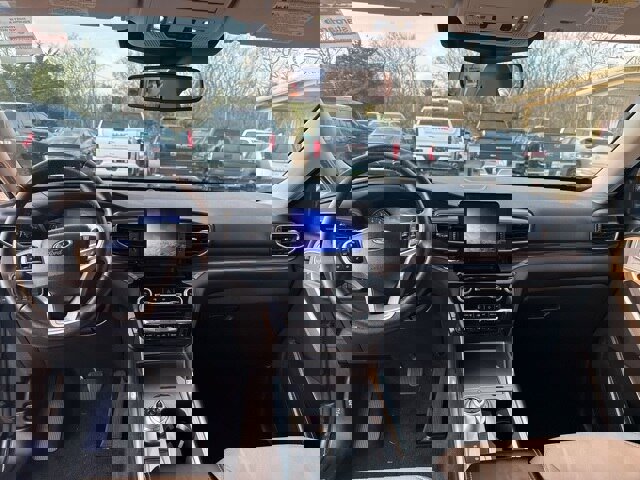 Certified 2022 Ford Explorer Limited w/ Equipment Group 301A image 4