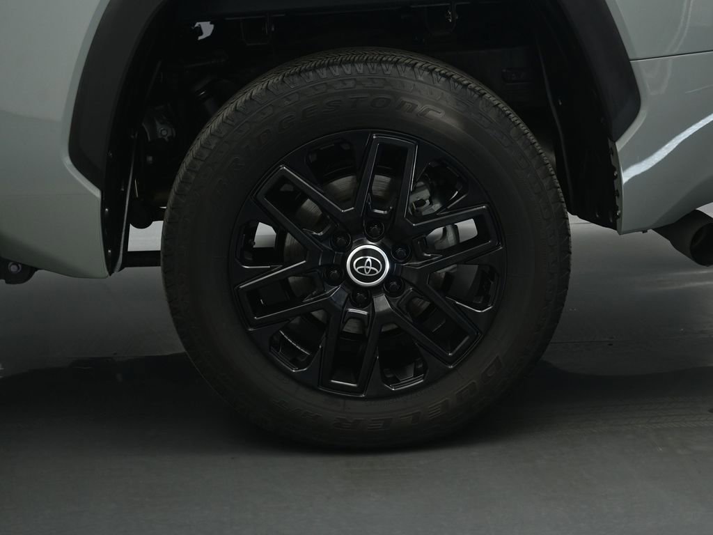 Used 2024 Toyota Tundra Limited image 25