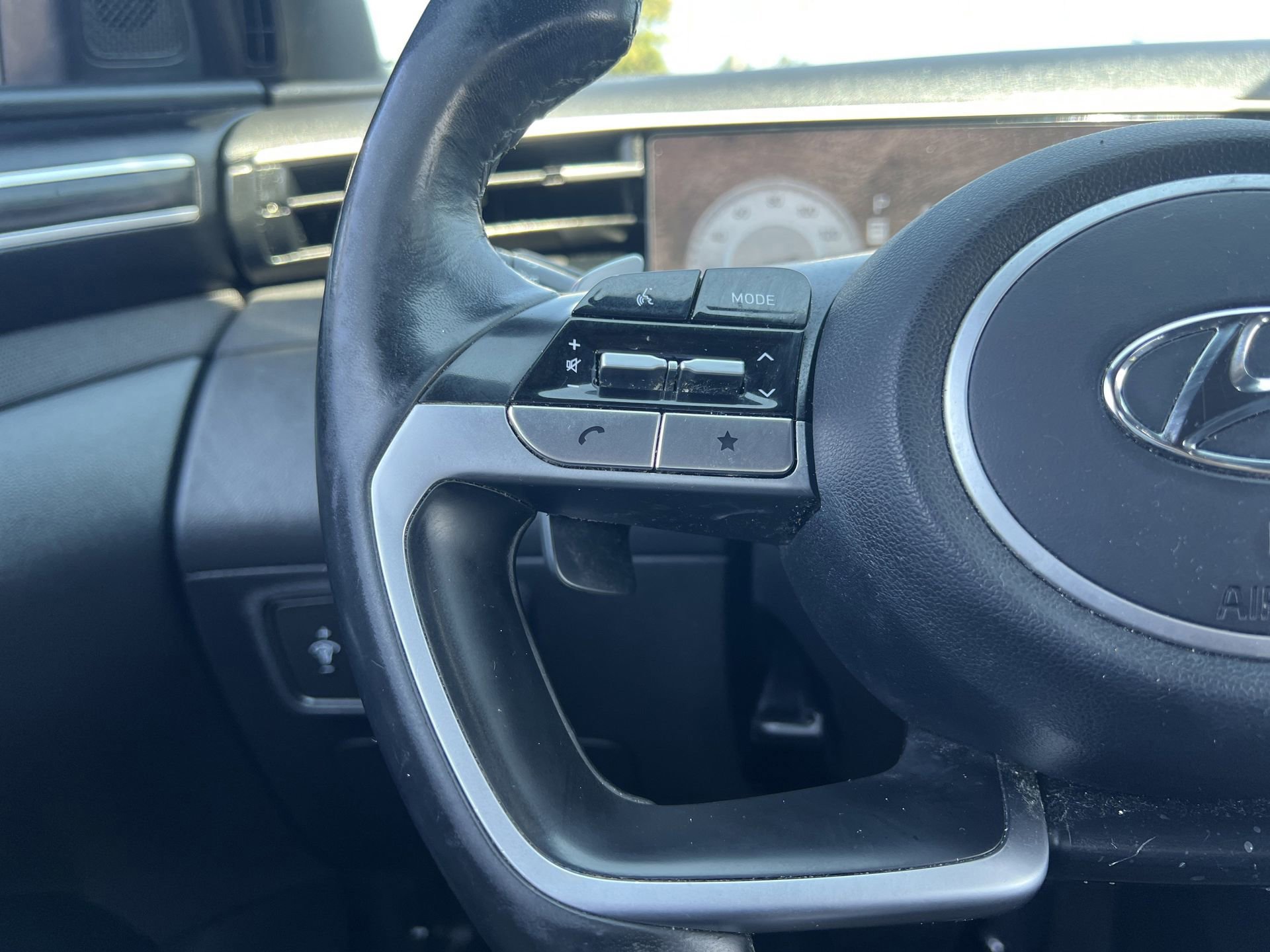 Used 2022 Hyundai Santa Cruz Limited image 18