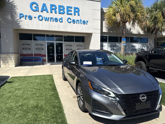 Used 2024 Nissan Altima 2.5 SV FWD image 3