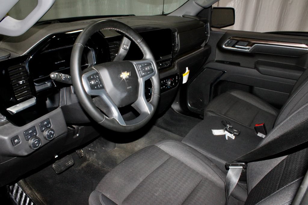 Used 2025 Chevrolet Silverado 1500 LT AWD/4WD image 22