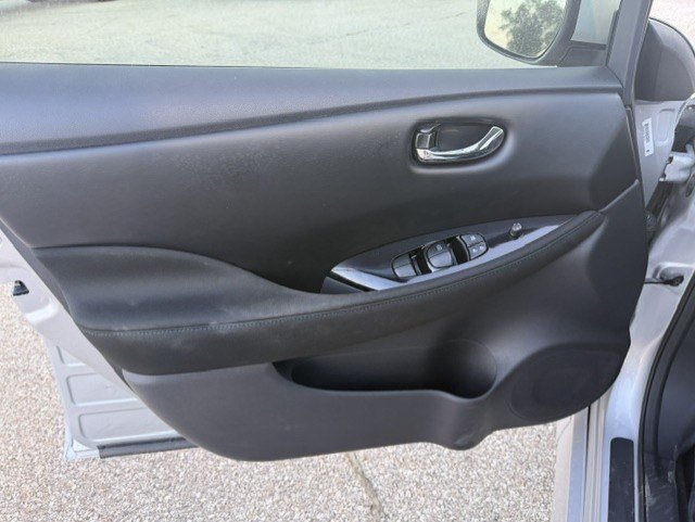 Used 2024 Nissan Leaf S FWD image 11